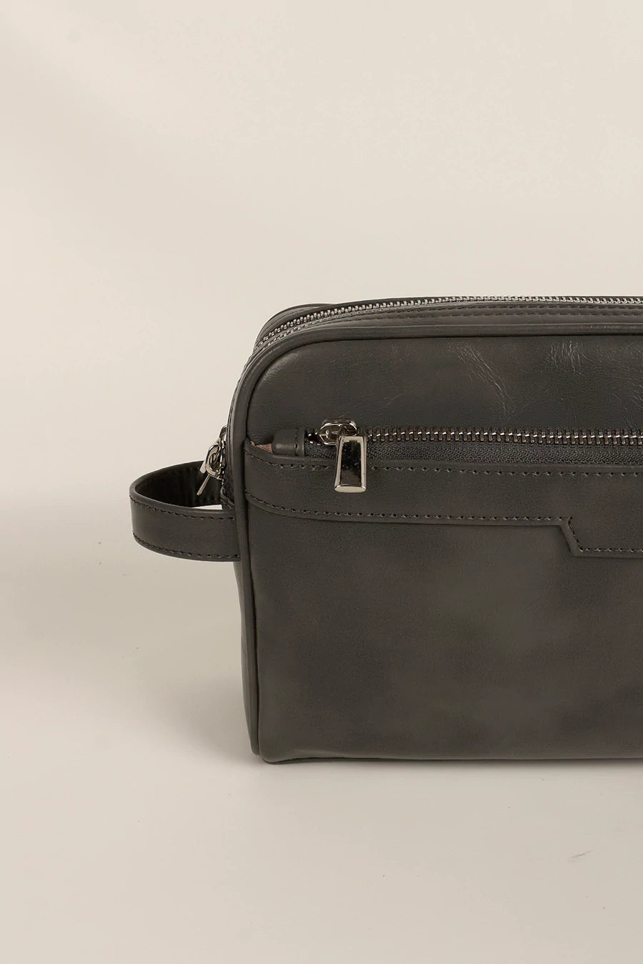Men Vegan Travel toiletry bag anchor close