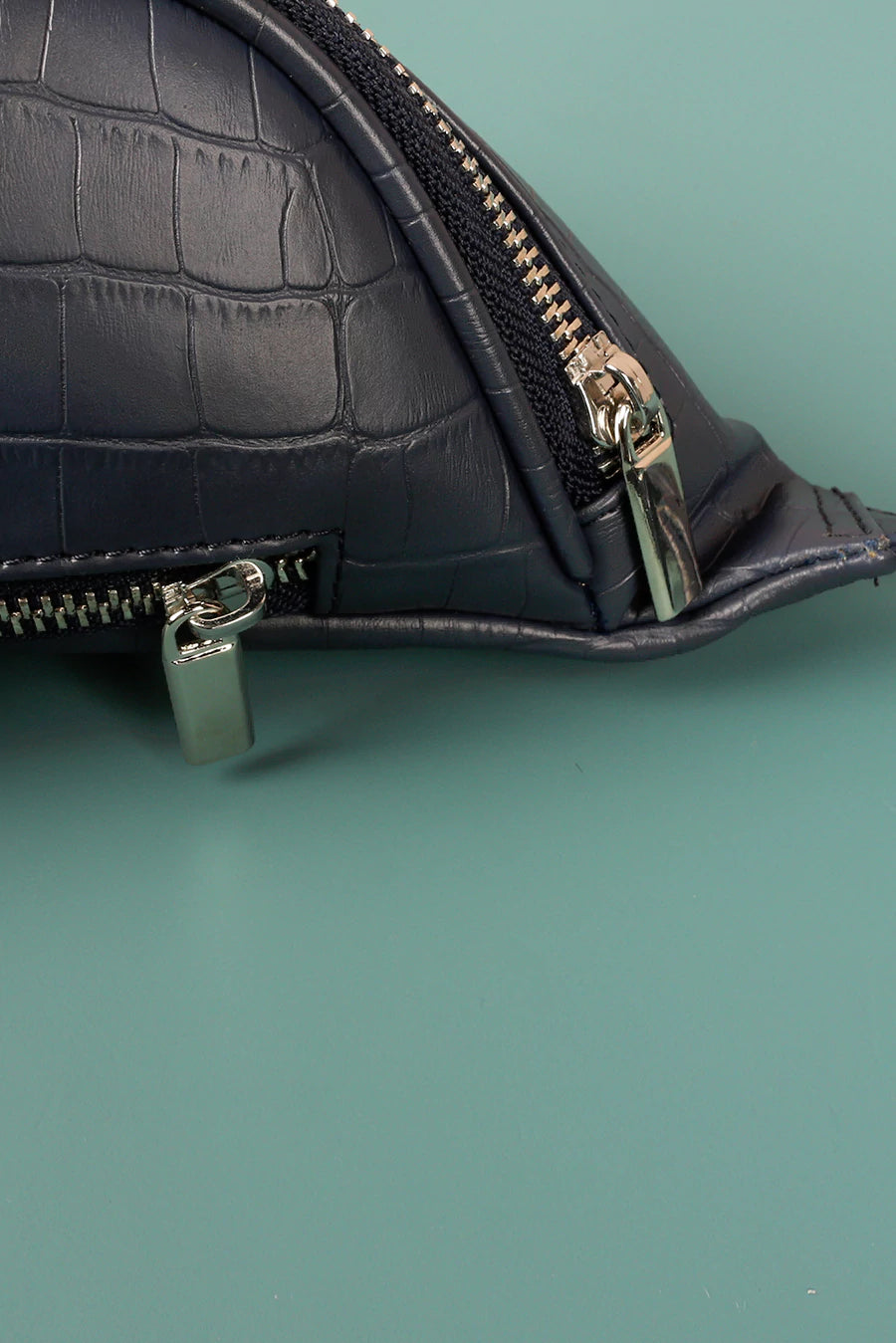 Kipp Vegan Fanny pack blue croco close