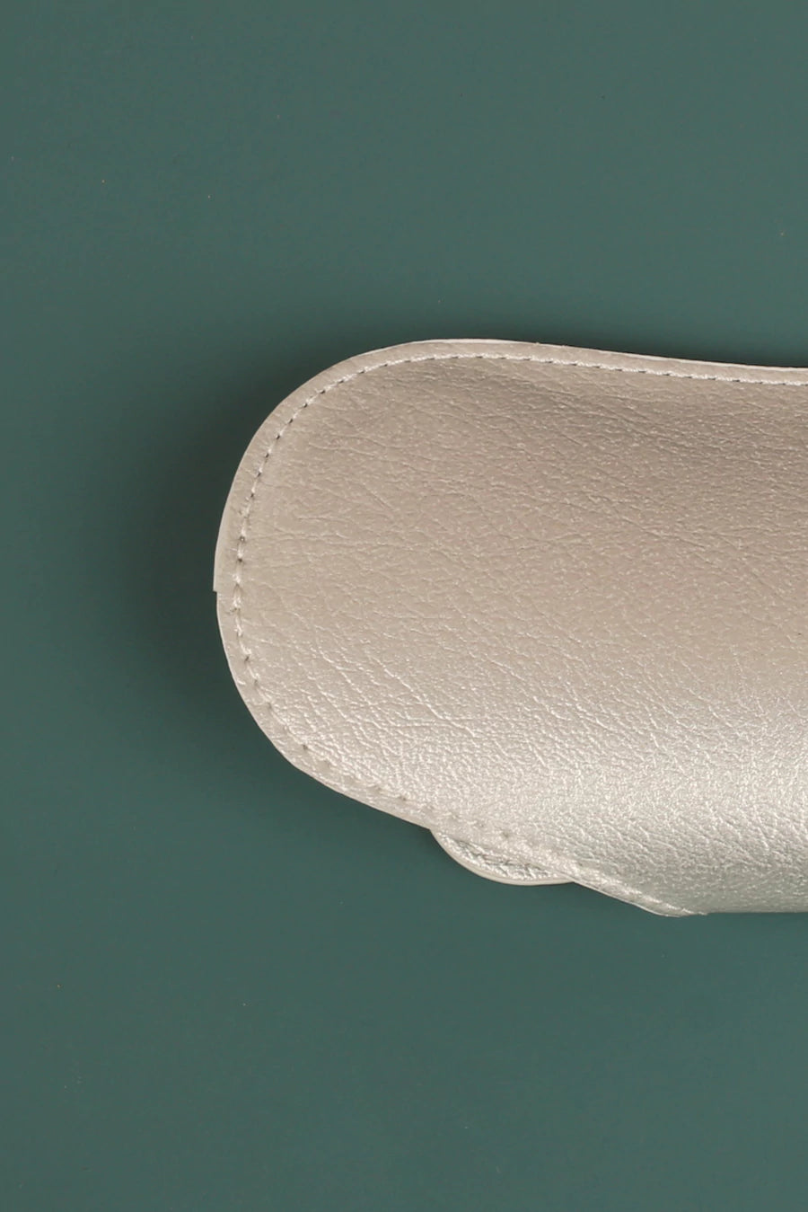 Jace Sunglass Cover Vegan Leather Metal Close