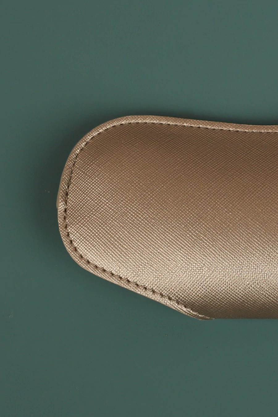Jace Sunglass Case Vegan Leather Shinny Silver Close