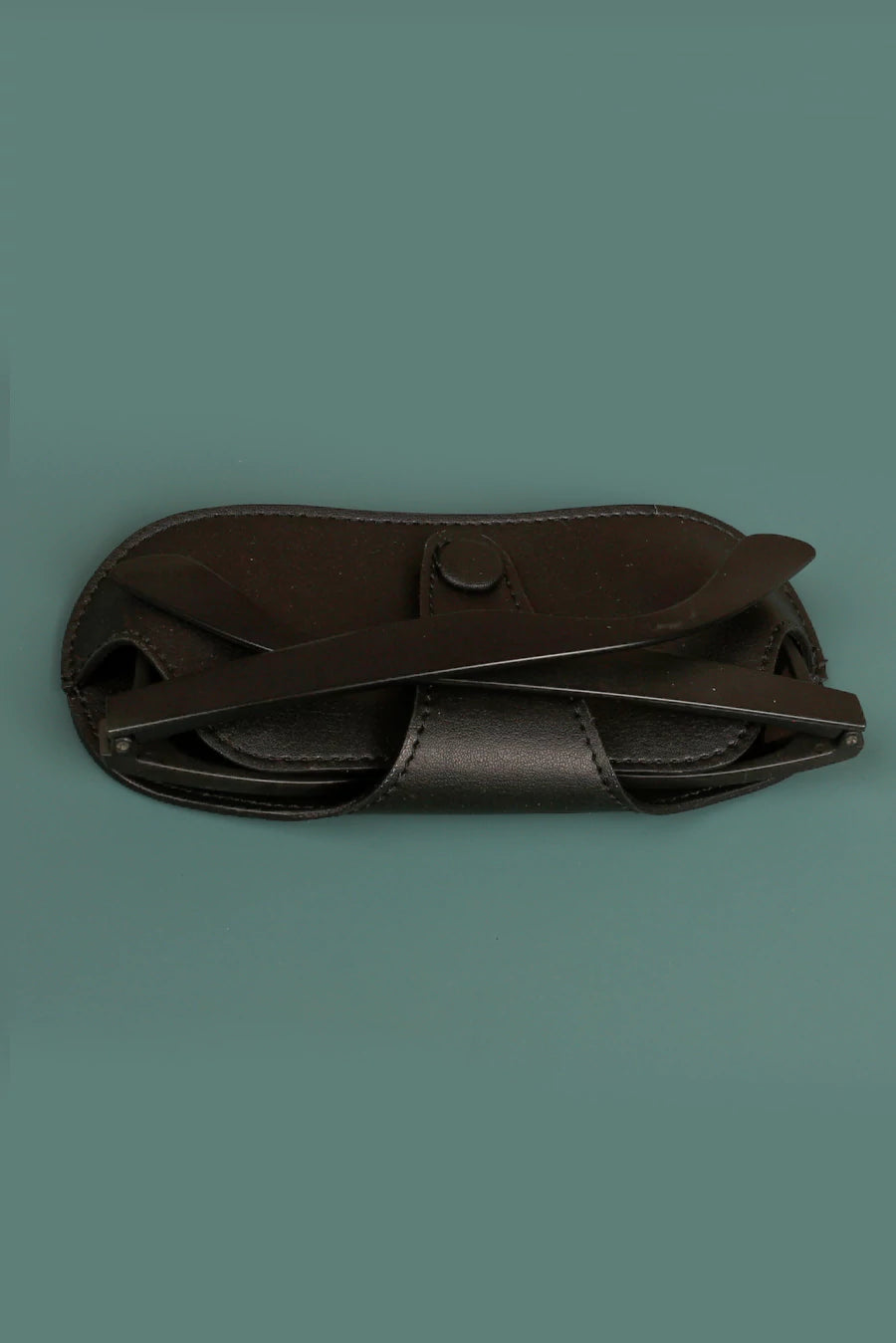 Jace Sunglass Case Vegan Leather Vanta Black Lifestyle