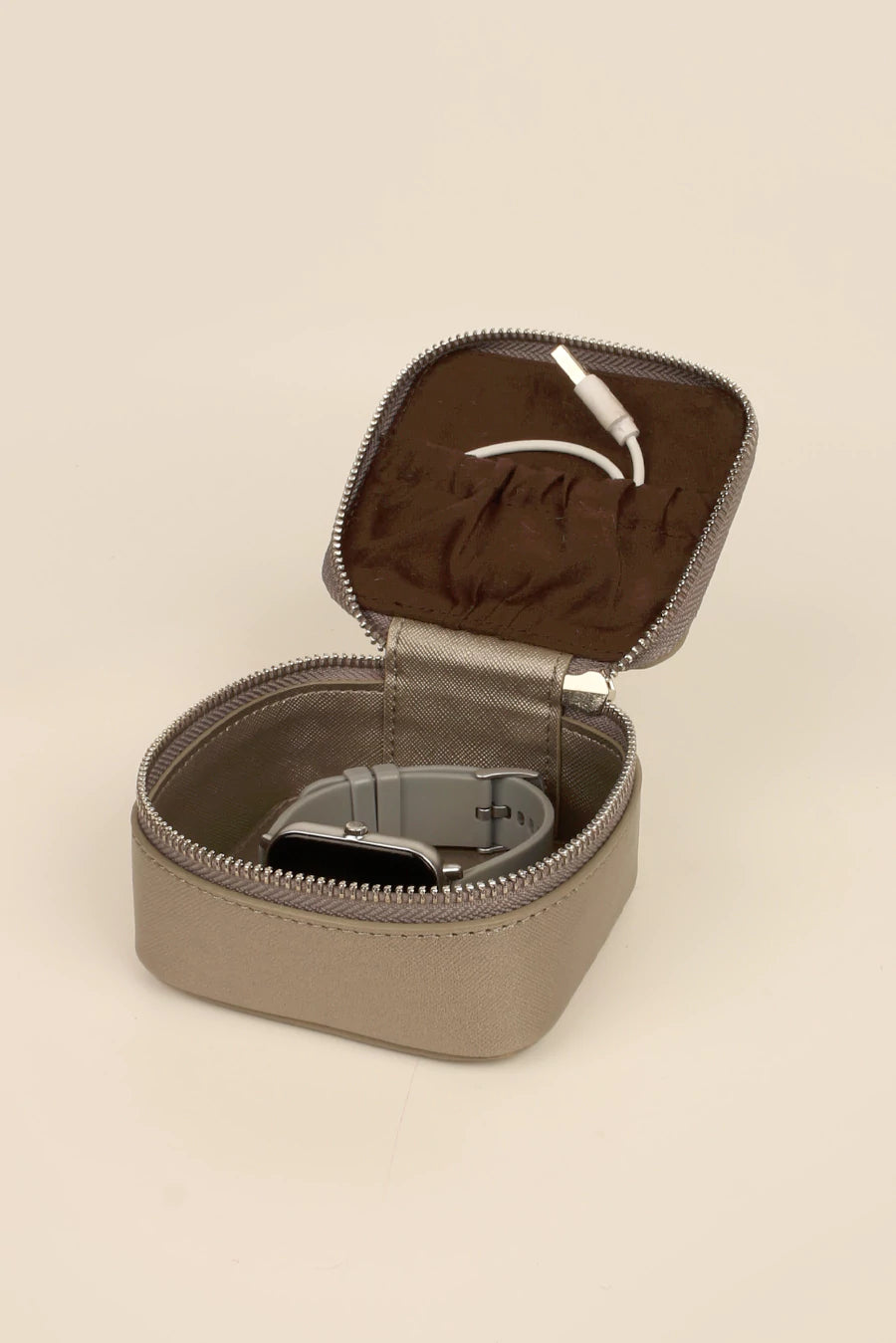 Vegan Square jewellery case Shinny Silver Lifestyle