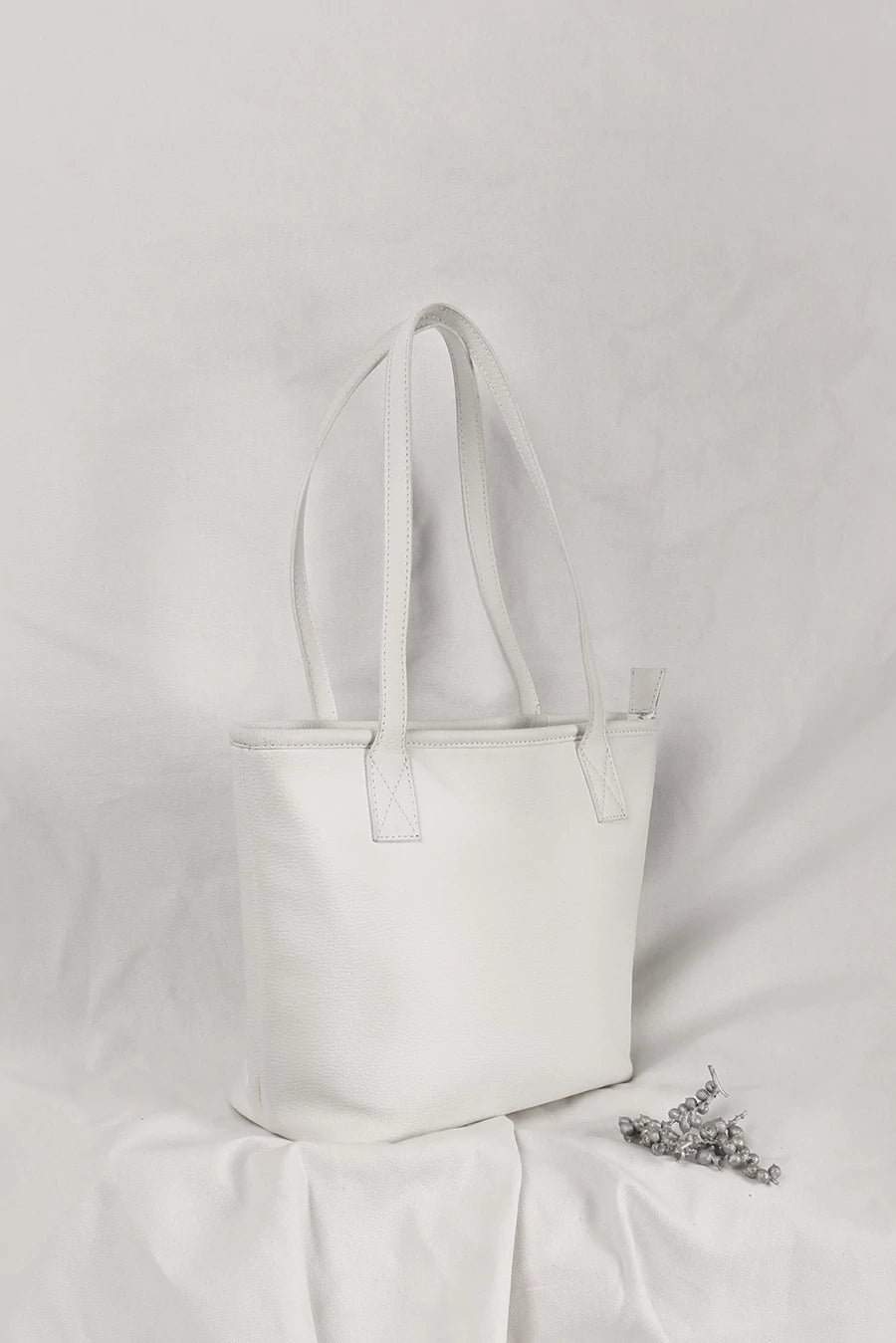Vegan mini women tote bag milky Tilt