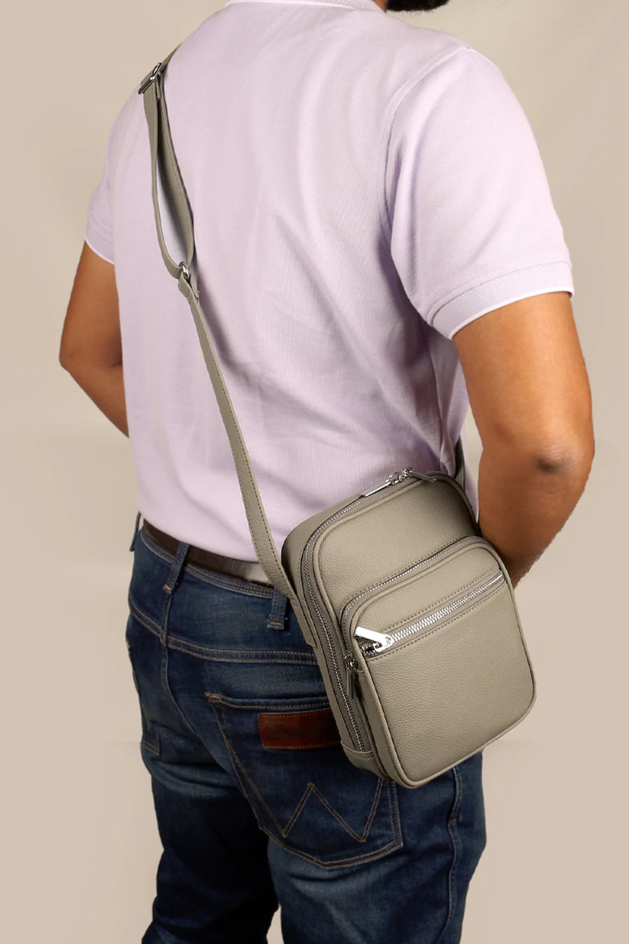 Men Vegan Leather Letter Patch Crossbody Bag Limestone
Model 1