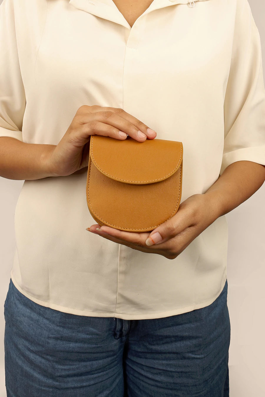 Women Wallet Organizer Vegan Leather Cherrywood Model 1