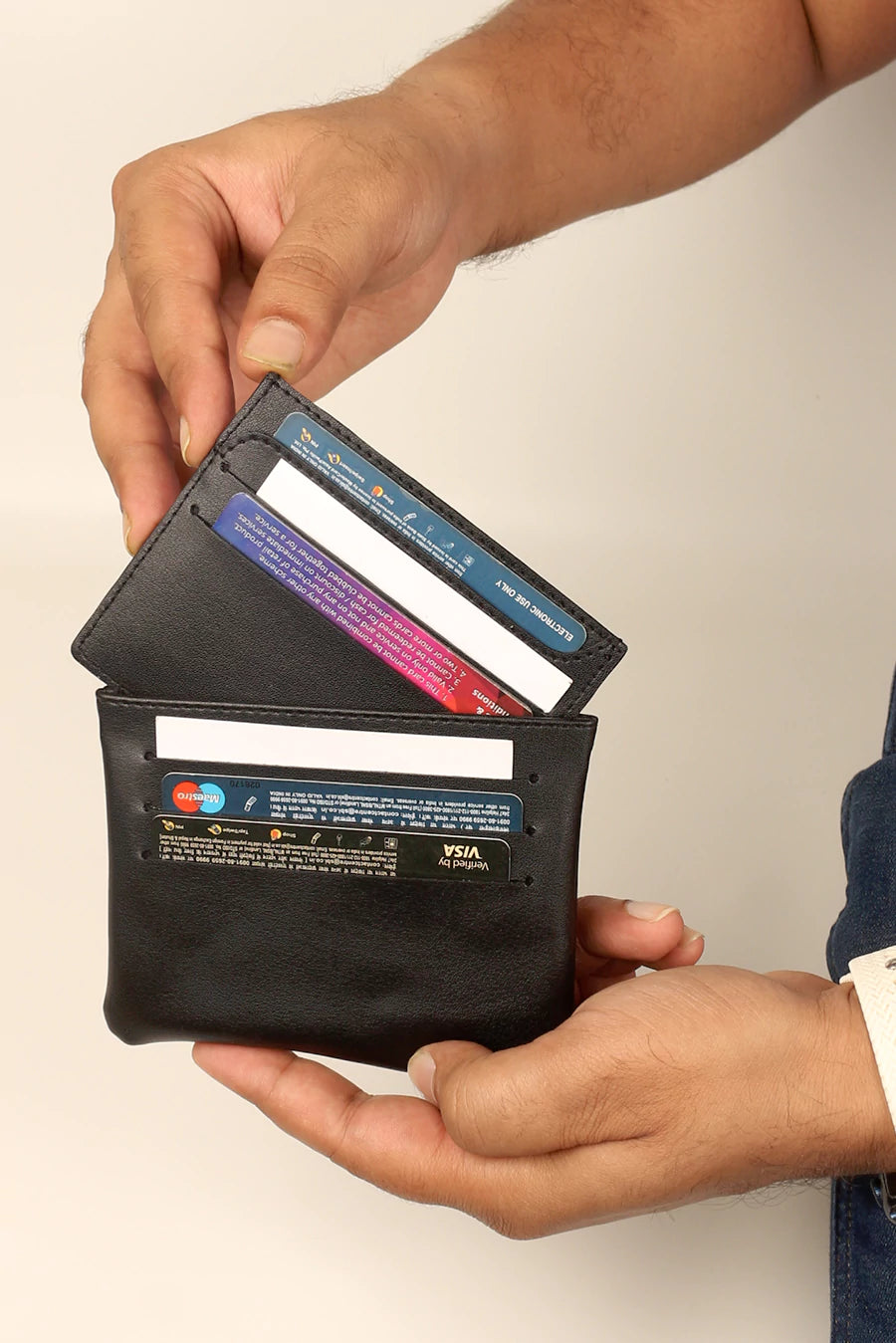 Archie Vegan Leather Cash & Card Pouch Black Model1