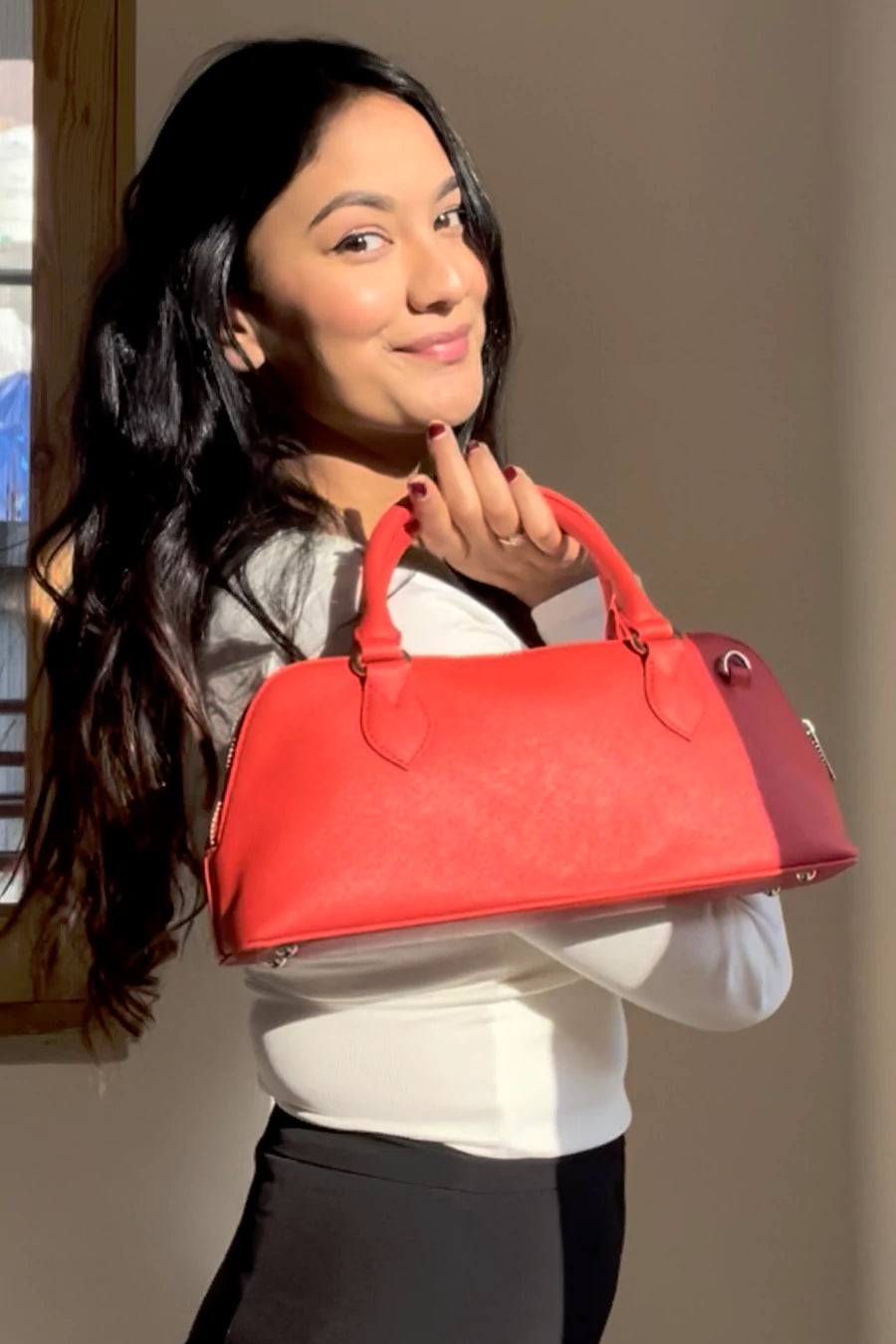 Everly Vegan Women Handbag Scarlet Model 1