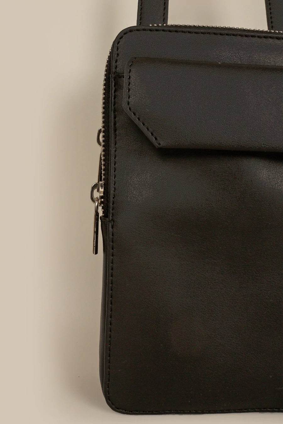 Vegan Leather Vertical Mobile Bag Vanta Black Close