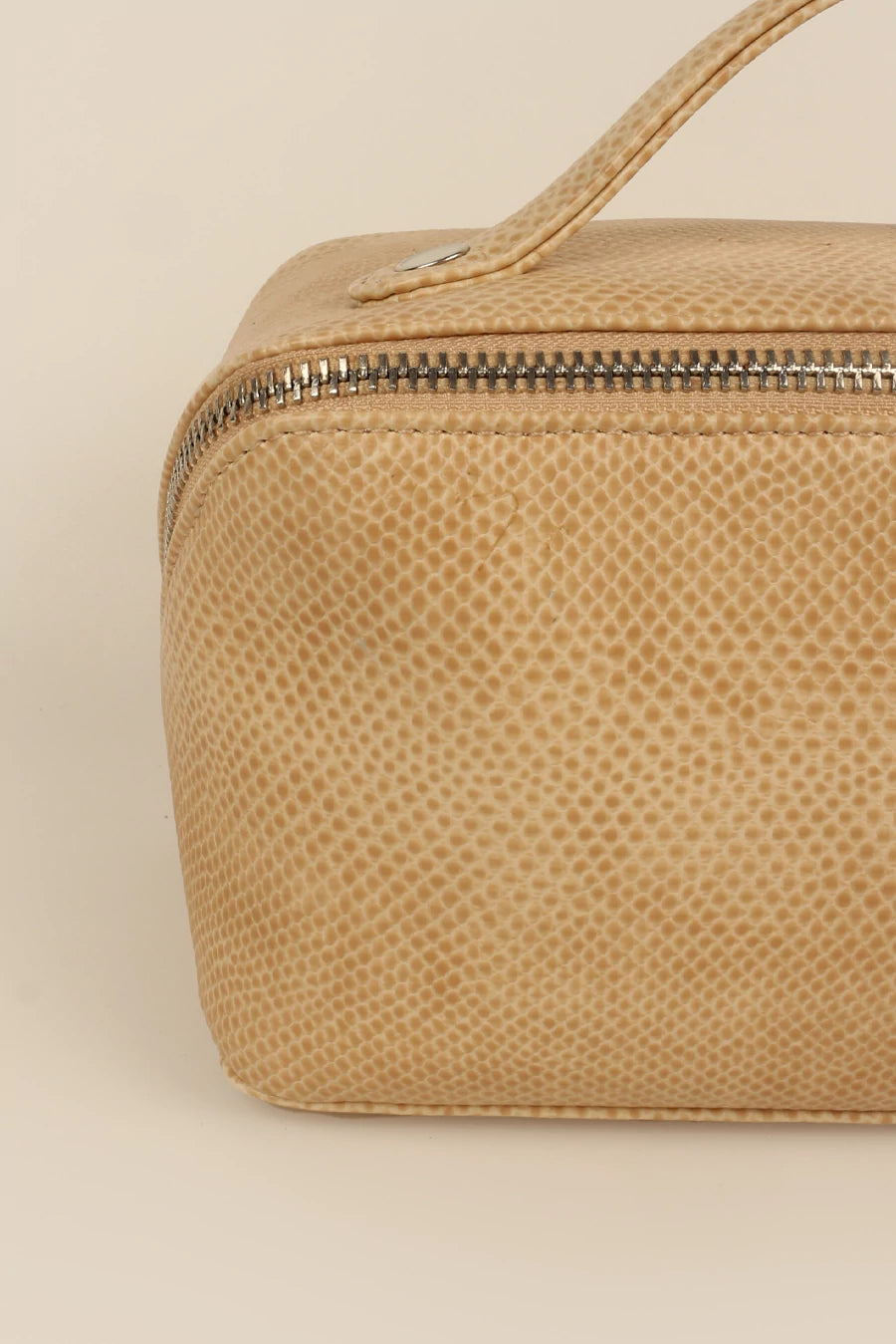 Emi Vegan Leather Toiletry Pouch Porcelain Close
