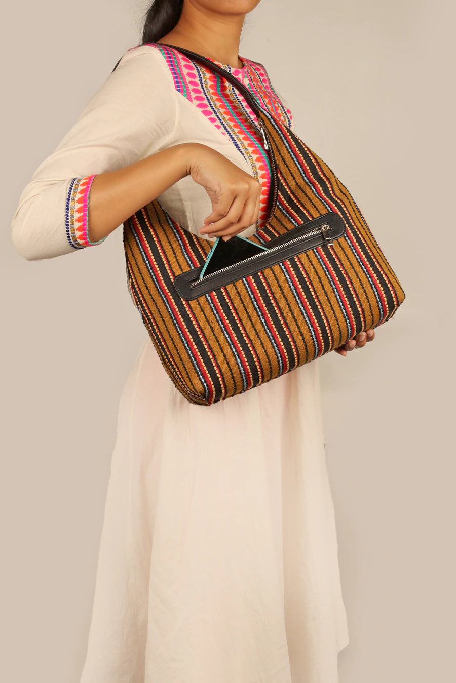 Katie Medium Shoulder Bag Handloom Lilac Model 1