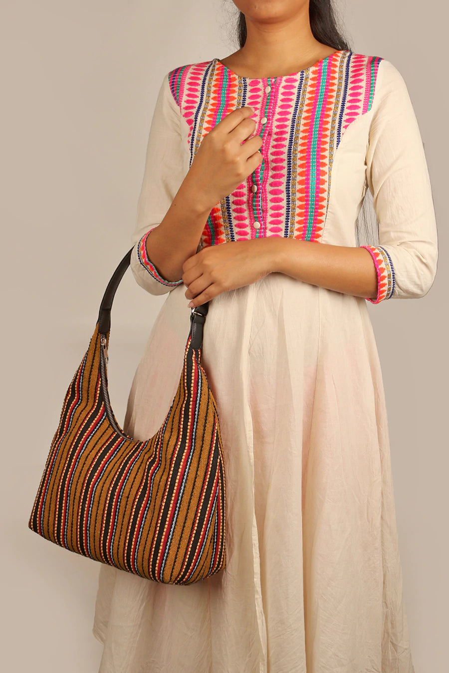 Katie Medium Shoulder Bag Handloom Lilac Model 3