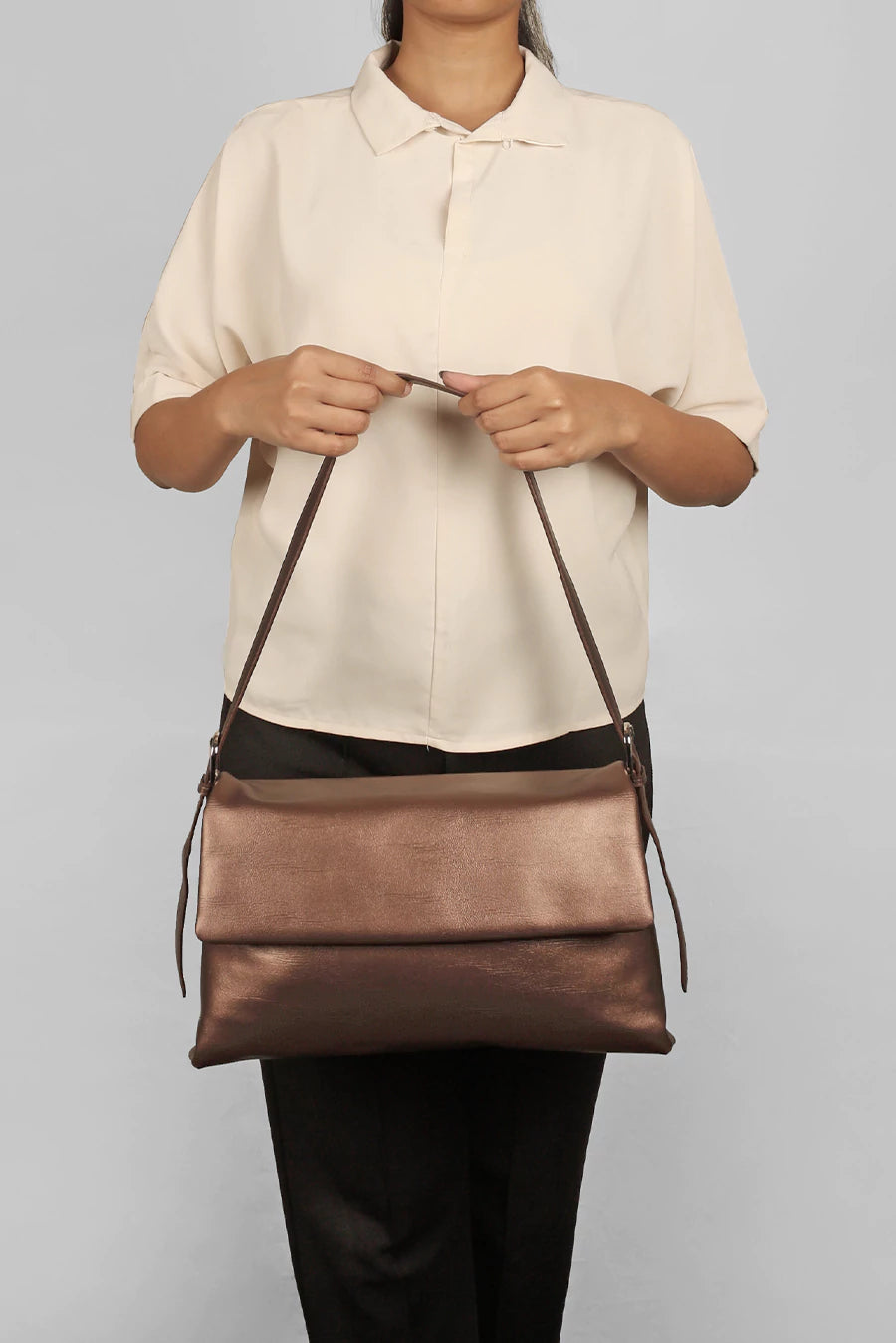Maeve Cruelty Free Women Shoulder Bag Mahogany Model 3