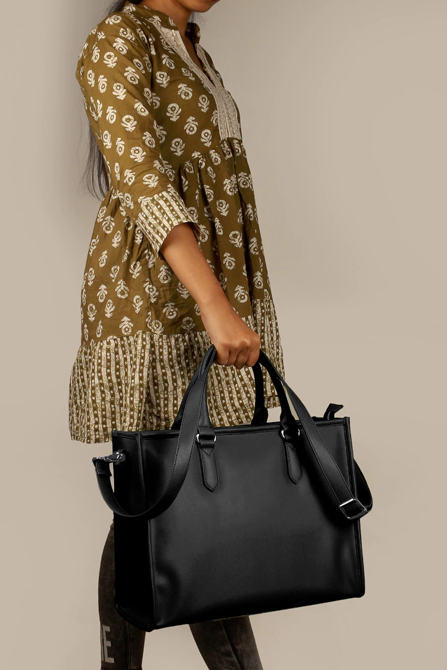 Charlotte Women Tote Bag Vegan Leather Vanta Black Model 2