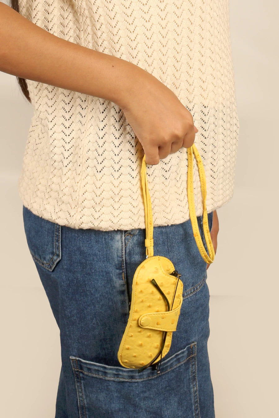 Jace Sling Sunglass Case Ostrich Yellow Model 1