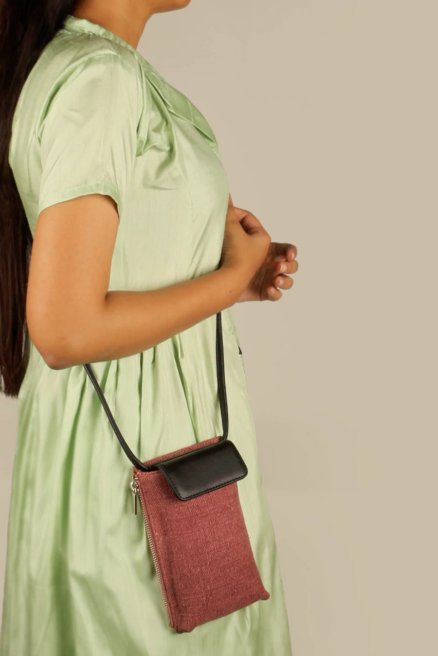 Soft Jute Mobile Sling Grace-Sangria Model 1 
