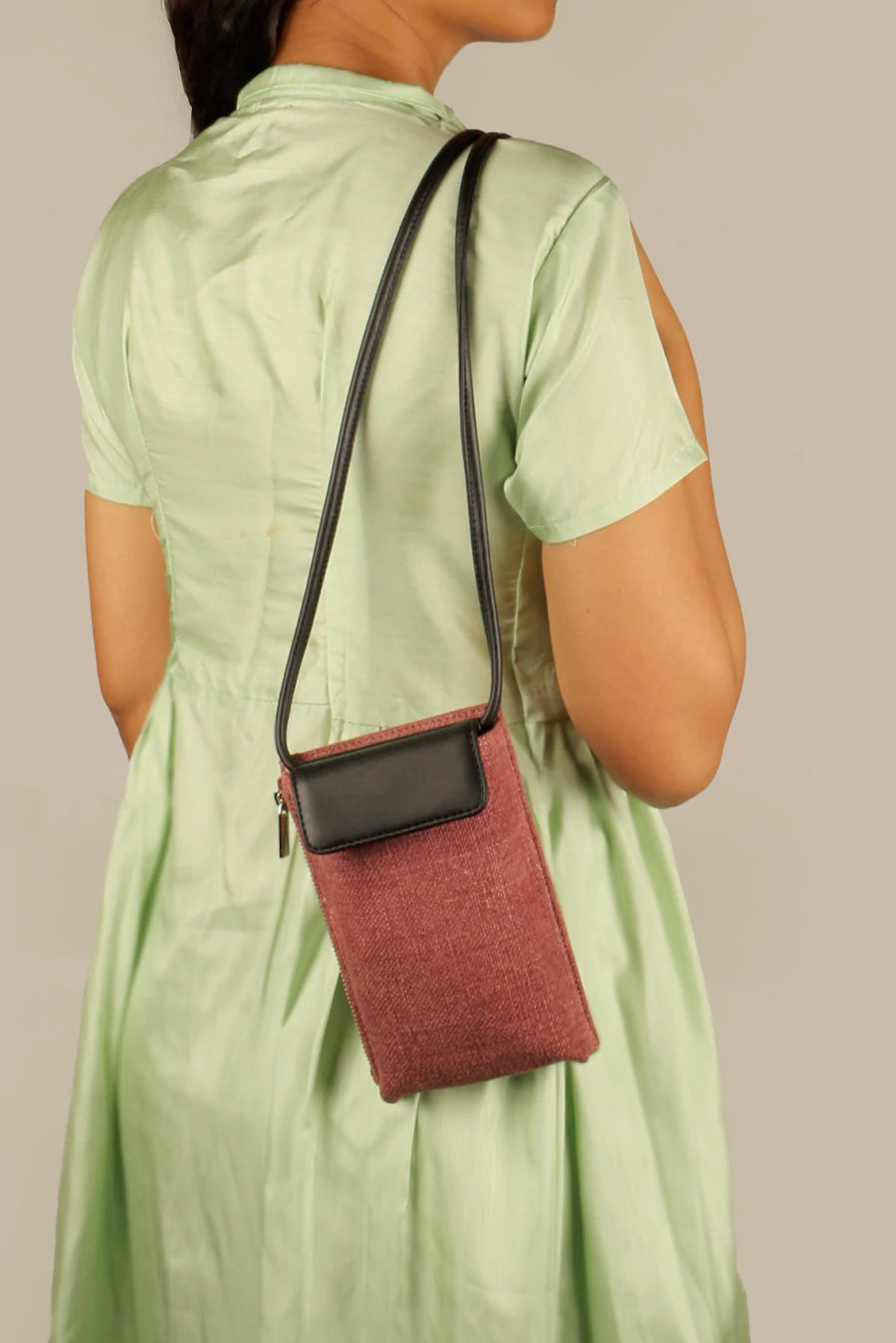 Soft Jute Mobile Sling Grace-Sangria Model 3