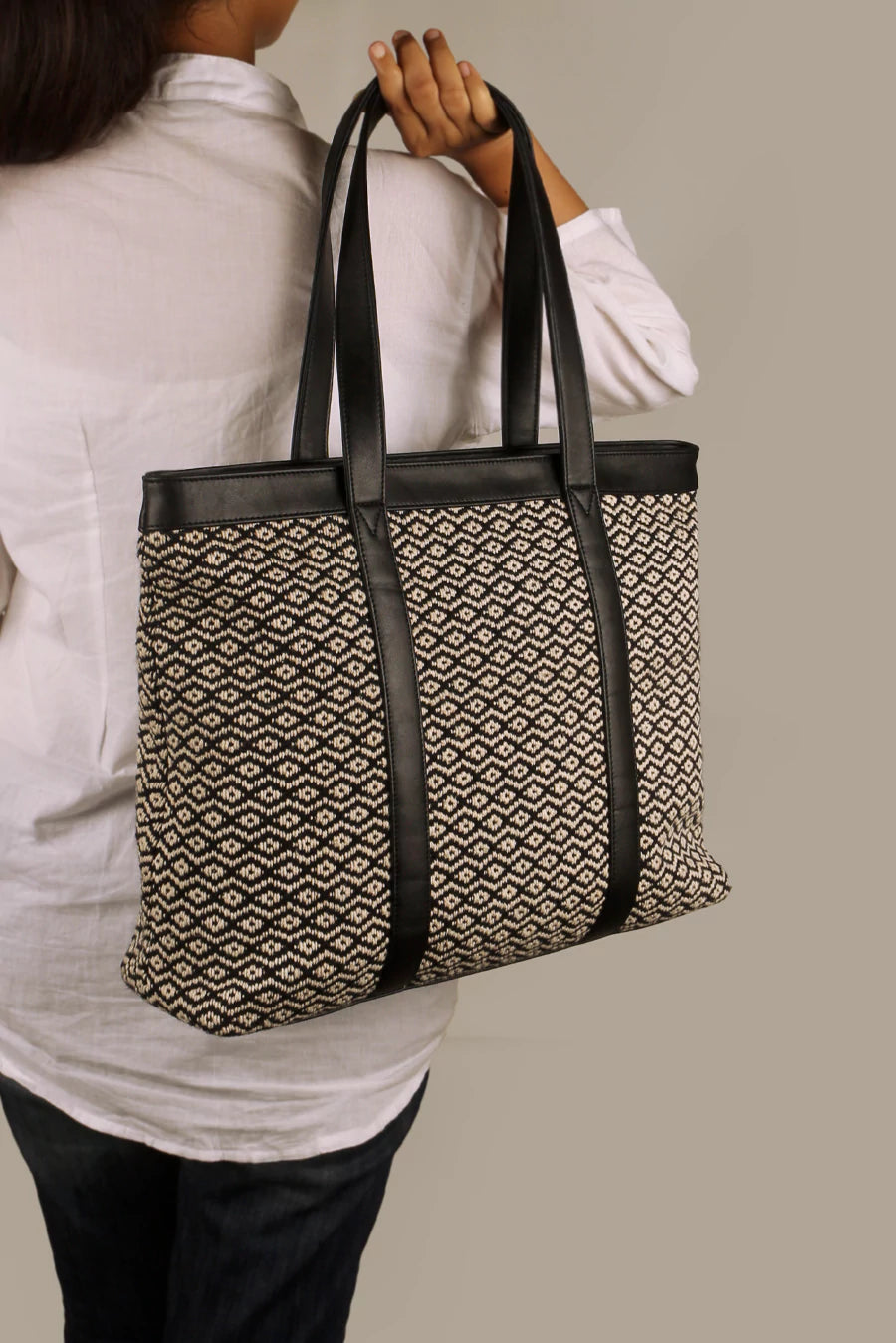 Women Office Tote Bag Handloom Plaster Model2
